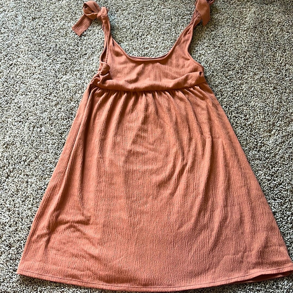 Dress , supposed to where a white long with!Wild Fable. Small in kids!